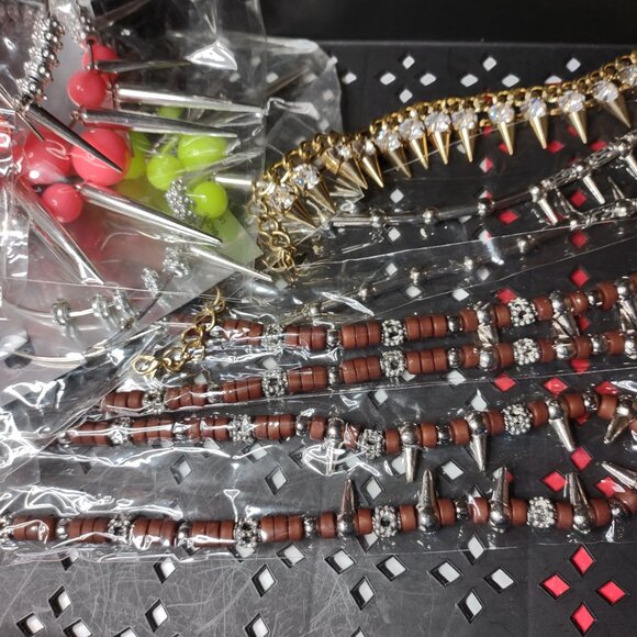Lot Of Spike Necklaces And Earrings CDK14 - Picture 7 of 9